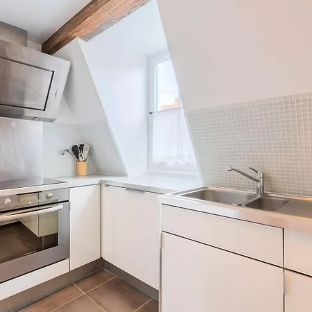 Charming Bright Flat In Vieux Lille.